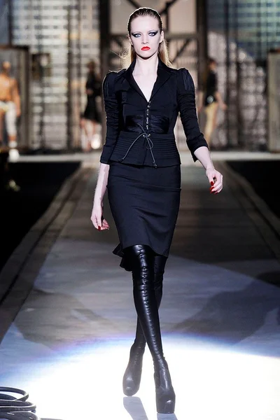 Look 9